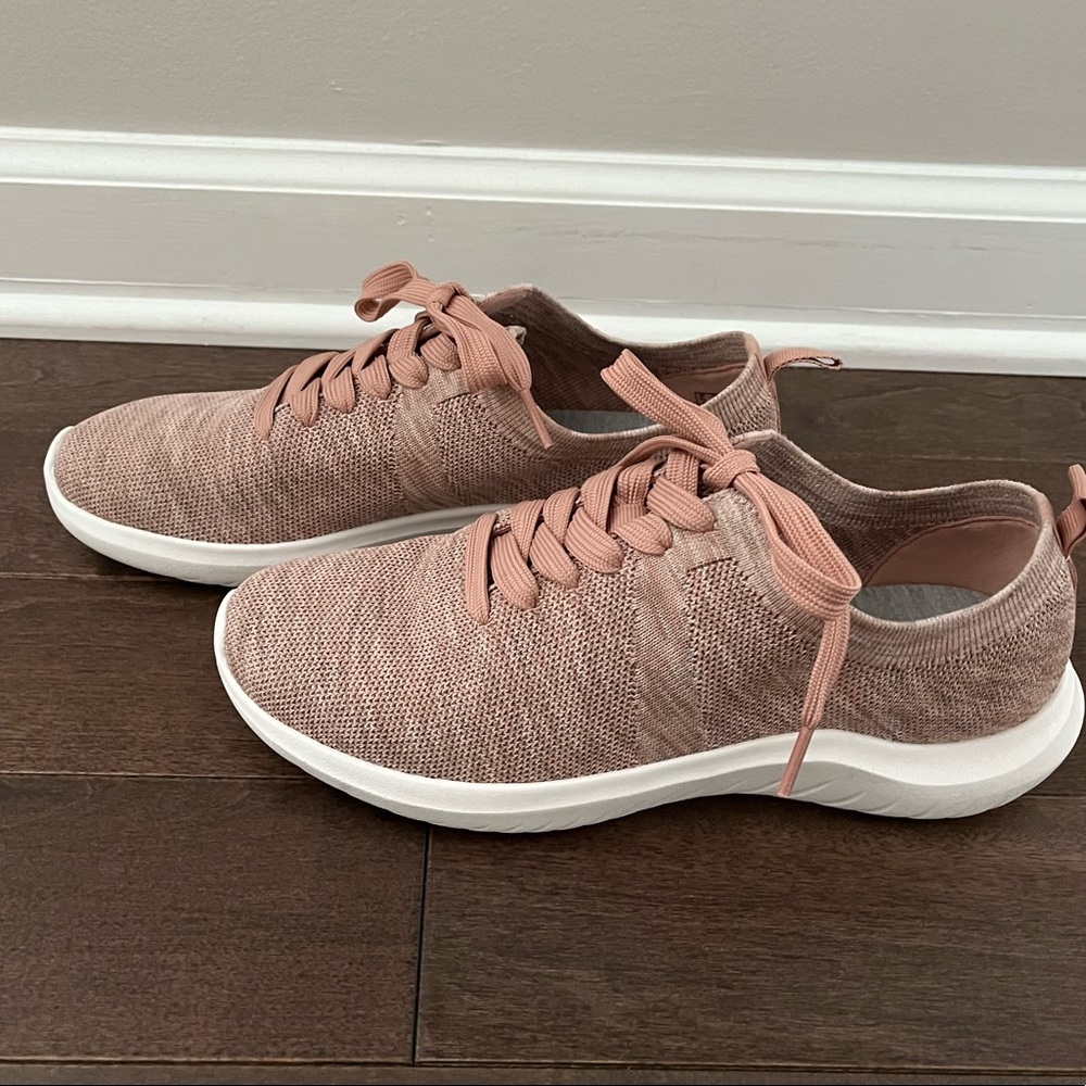 Clarks Cloudsteppers Cushion Soft Knit Sneaker-8M